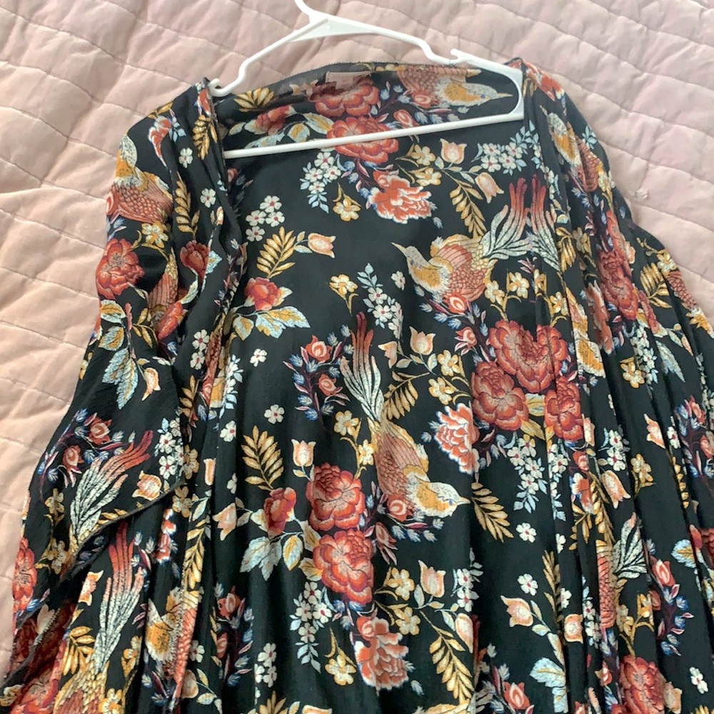 beautiful floral shawl, light, comfortable